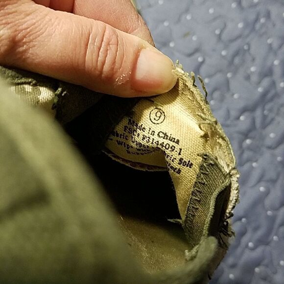 Mickey Mouse olive and tan slip on shoes size 9 - Picture 4 of 4